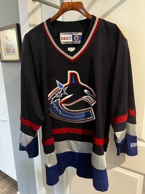 Autographed CANUCKS 2007 Orca Alternate Jersey - Adult Large, Excellent